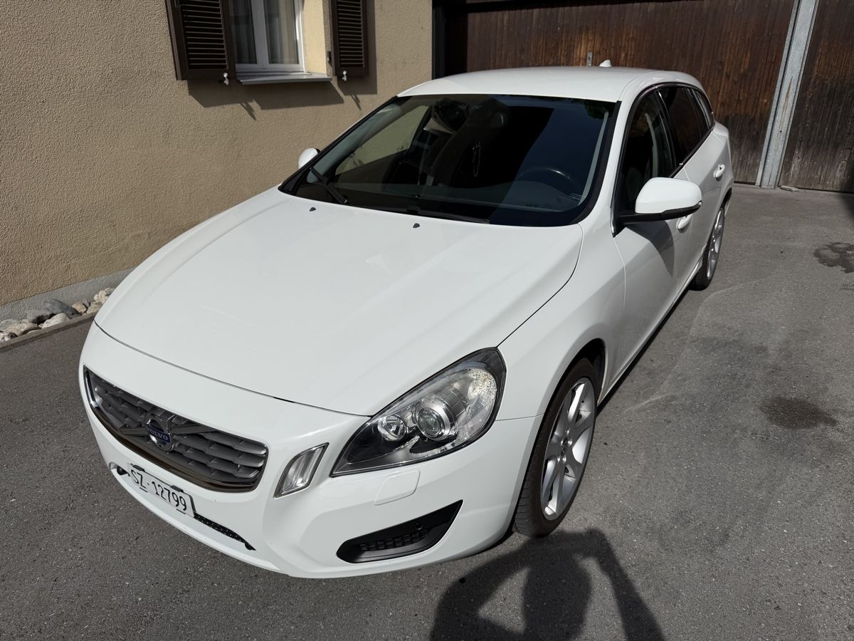 Volvo Automobili: Volvo V60 D5 AWD – Usato da Siebnen venduto da Rinqeh