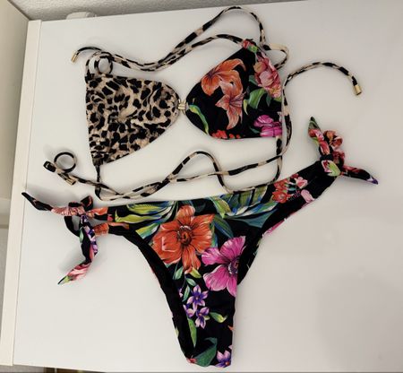 Bikini fantasia floreale e animalier