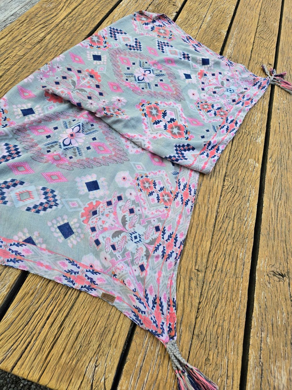 Foulard & Sciarpe: Kleidung: Schal gemustert (mit Fransen) – Nuovo (secondo la descrizione) da Romanshorn venduto da Rachacha