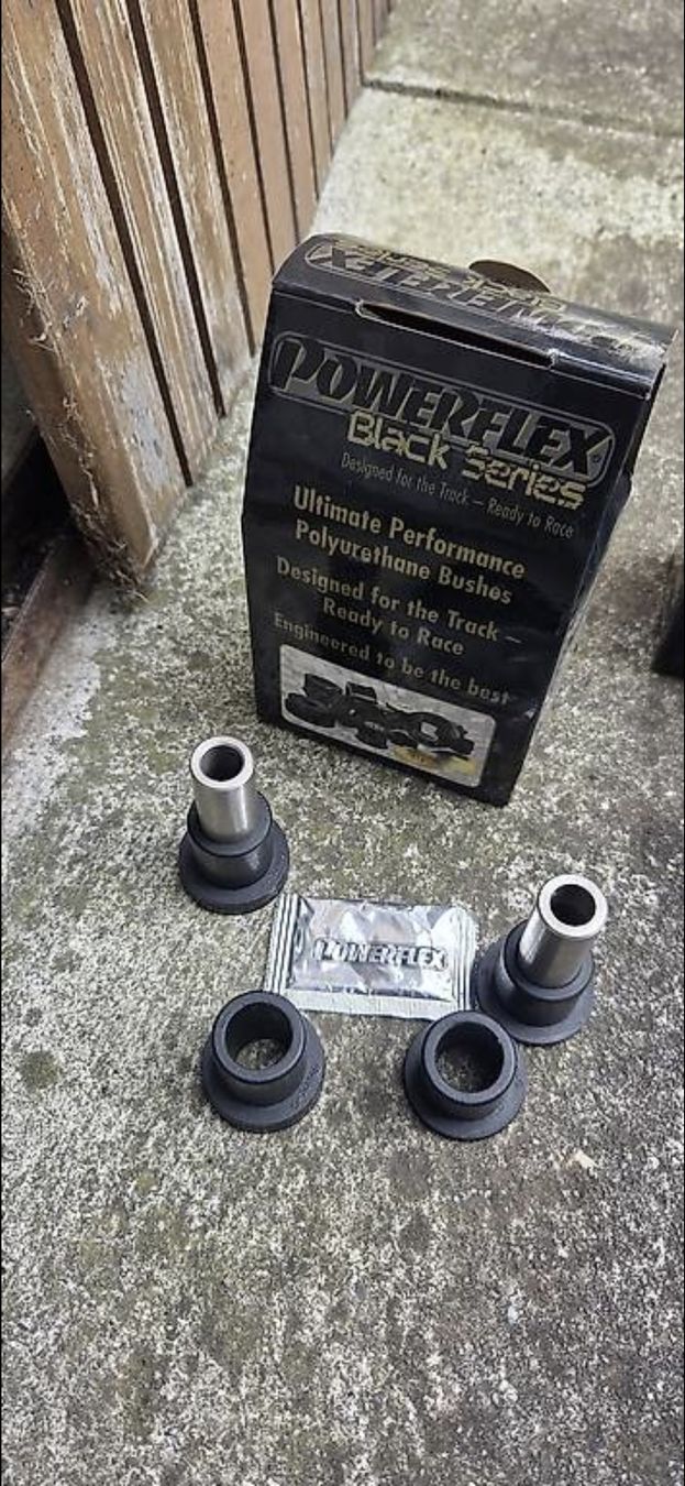 BMW Toutes les pièces auto: Powerflex BMW E36 316i/318i Compact Hinterachslager – D'occasion à St. Gallen par justmeeee 1