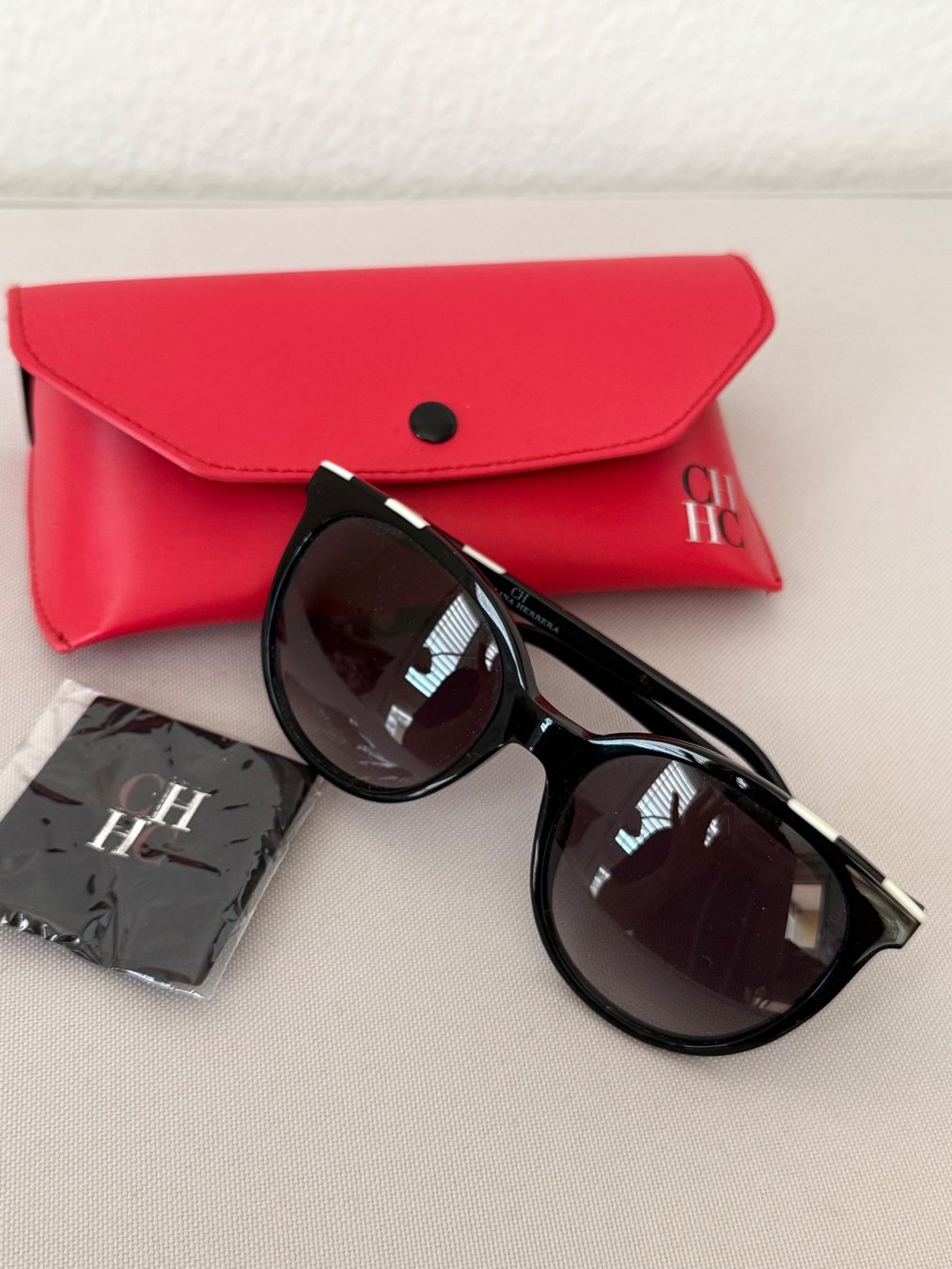 Carolina Herrera Occhiali & Lenti: Sonnenbrille von Carolina Herrera – Usato da Zürich venduto da bazinga3000