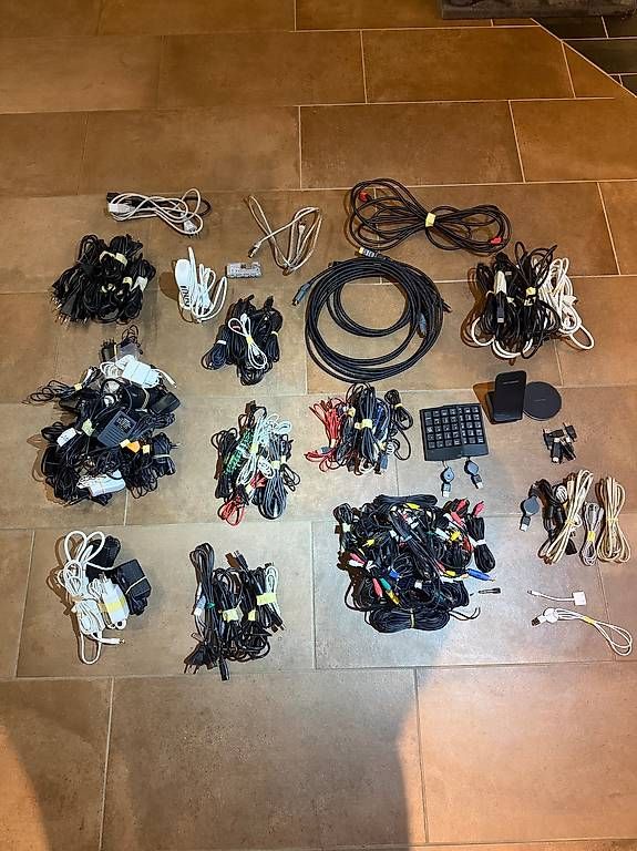 Câbles: Accessoires électronique – D'occasion à Le Peuchapatte par cle_j2hp