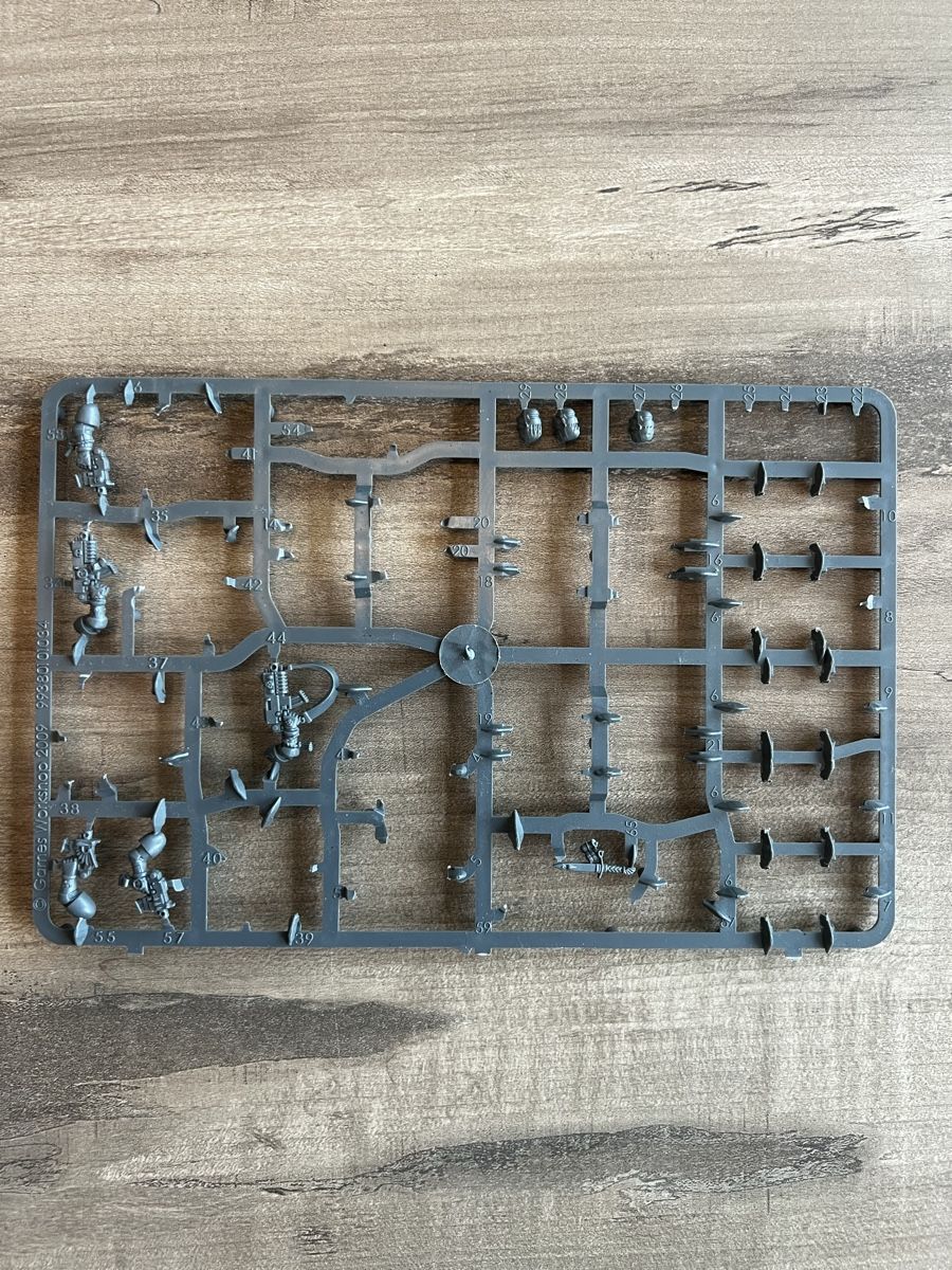 Giochi: Warhammer 40k/Horus Heresy Gussrahmen/Bits Set 17 – Usato da Läufelfingen venduto da stephiesheena 2