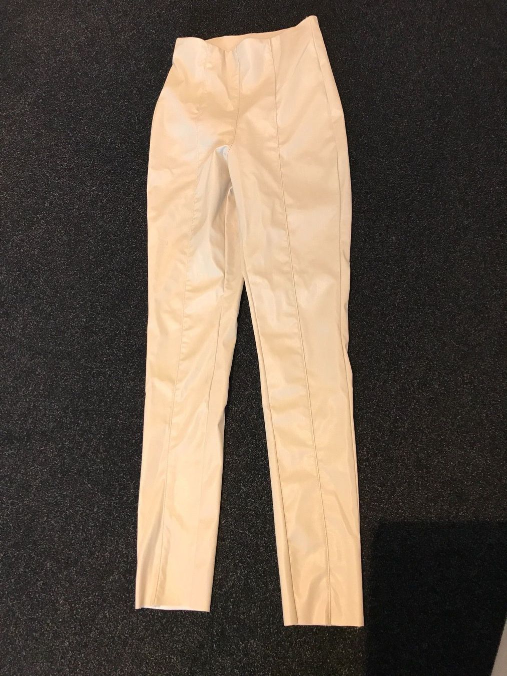 H&M Leggings: Leggings Kunstleder Gr 34 – Gebraucht aus St. Margrethen SG von kellenbh