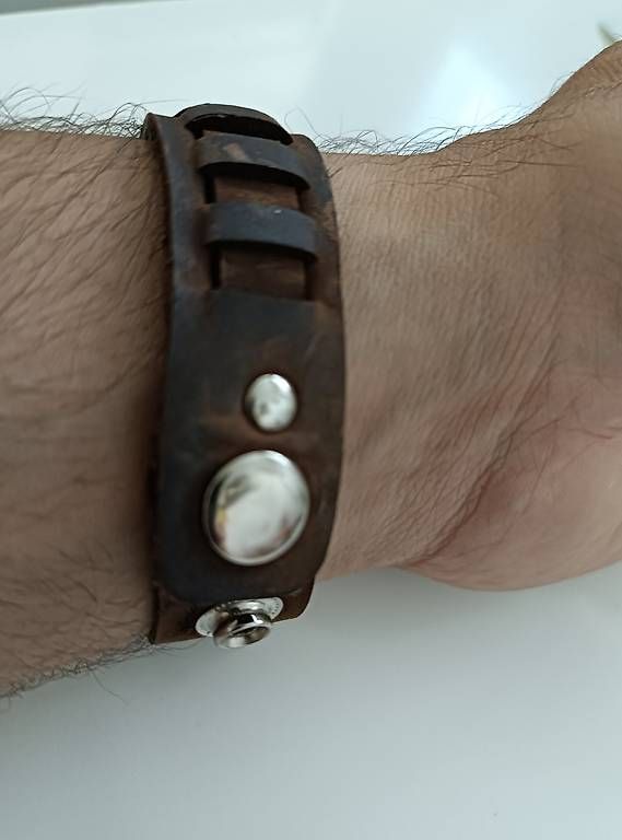 Bracciali & Braccialetti: Stylisch, modernes Leder Armband – Usato da Wohlen AG venduto da jmo_wjv2 1