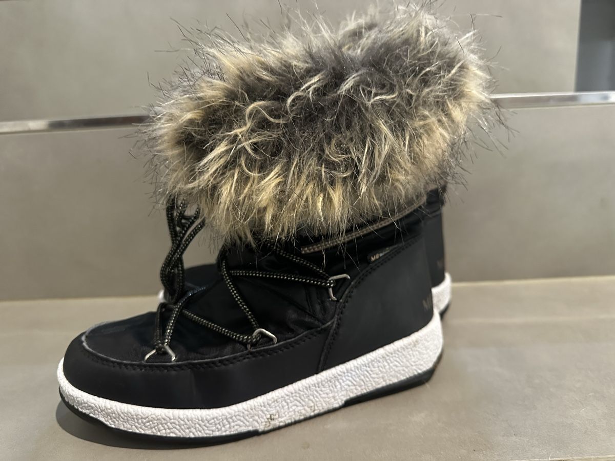 Moon Boot Scarpe per ragazze: Moon Boot Gr.37 Winterstiefel mit Fellrand Schwarz – Usato da Blauen venduto da Schneider1185 2