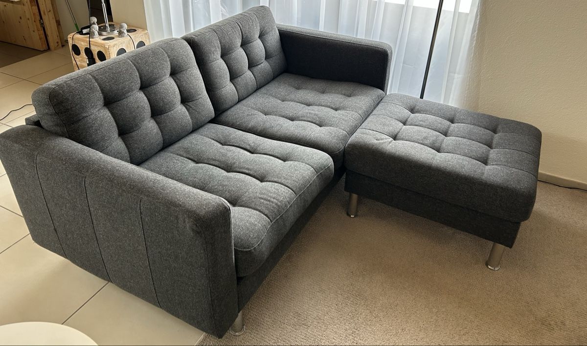 Divani: 2er Sofa mit Höcker – Usato da Kloten venduto da minion8 1