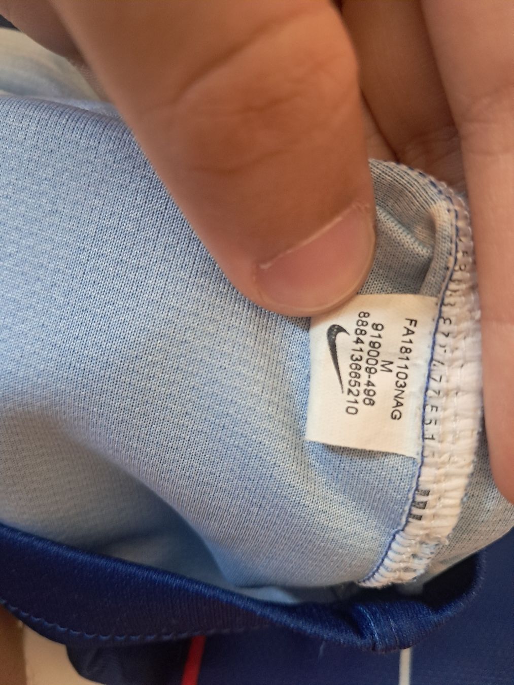 Nike Leibchen & Hosen: Chelsea Trikot  – Gebraucht aus Biel/Bienne von sof_yx5y 4