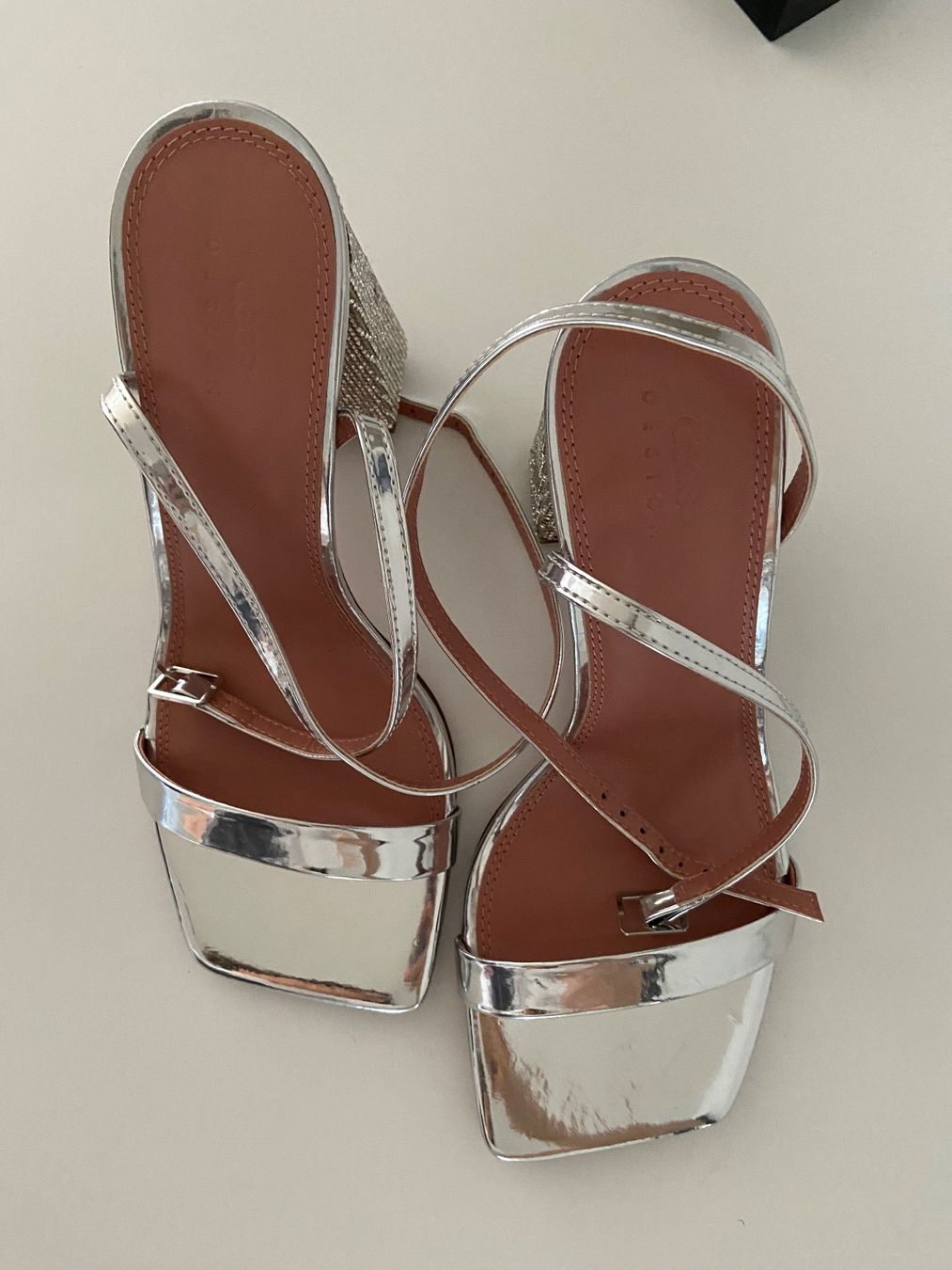Scarpe da donna: Sandale mit Glitzersteinchen – Nuovo (secondo la descrizione) da Bülach venduto da kittygismo 1