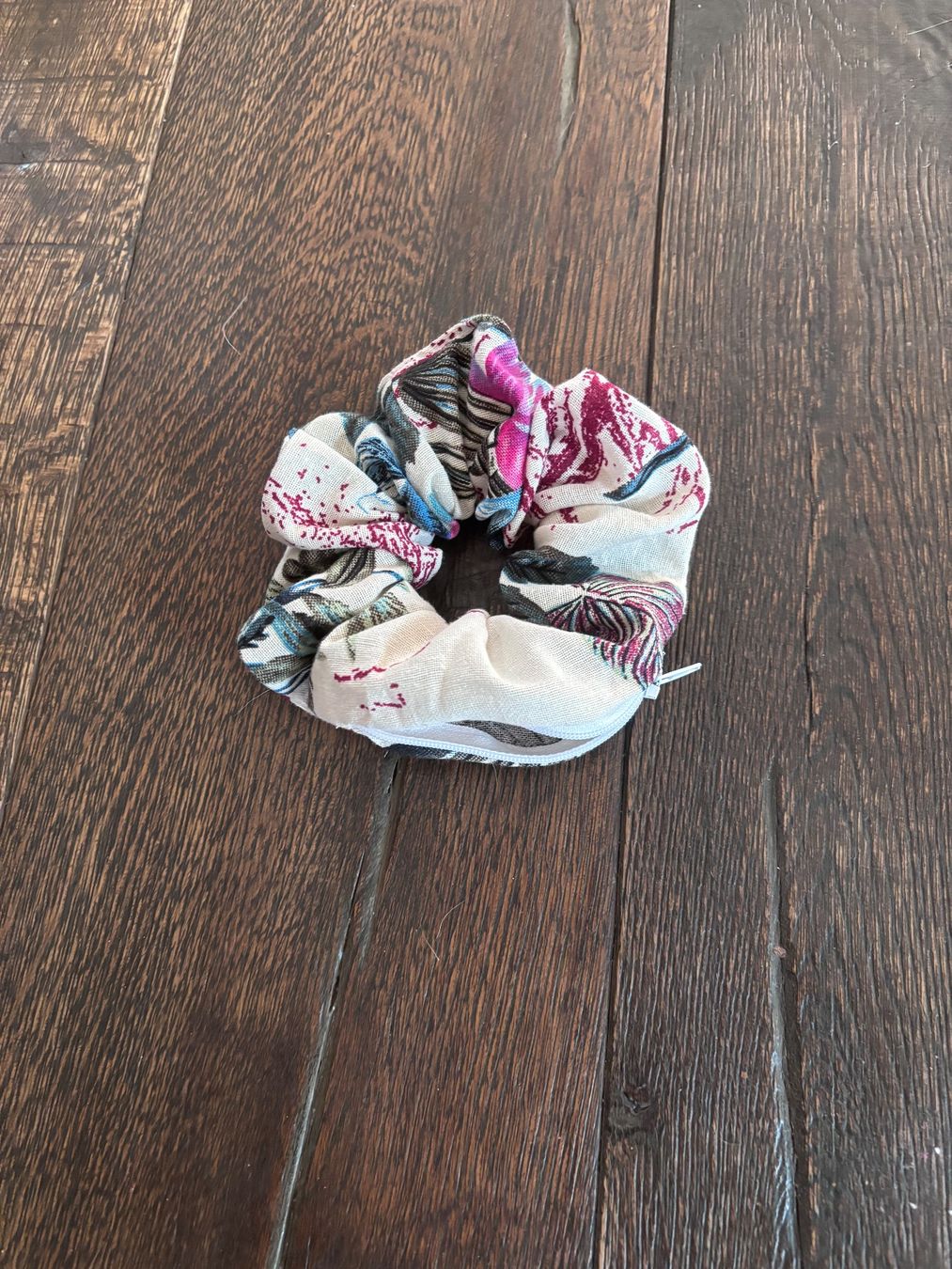 Haarschmuck: Scrunchie mit Geheimfach – Neu (gemäss Beschreibung) aus St. Niklaus VS von loumonrohandmade
