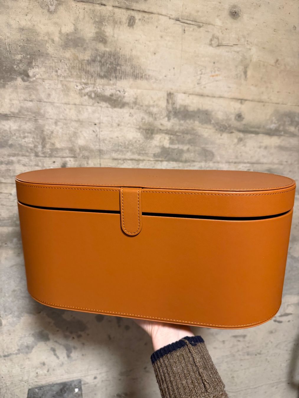 Altro in Decorazioni & Accessori: Dyson Airwrap Aufbewahrungsbox Leder Braun – Nuovo (secondo la descrizione) da Basel venduto da bsnso