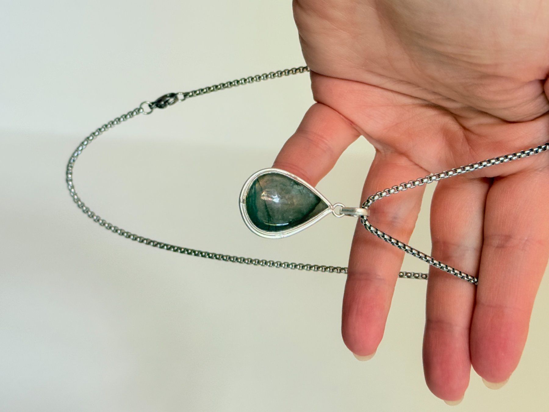 Catenine: Collier avec pendentif en pierre naturelle – Nuovo e nell'imballaggio originale da Genève venduto da AWWA 2
