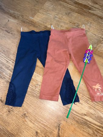 Zwei 3/4-Leggings 110/116