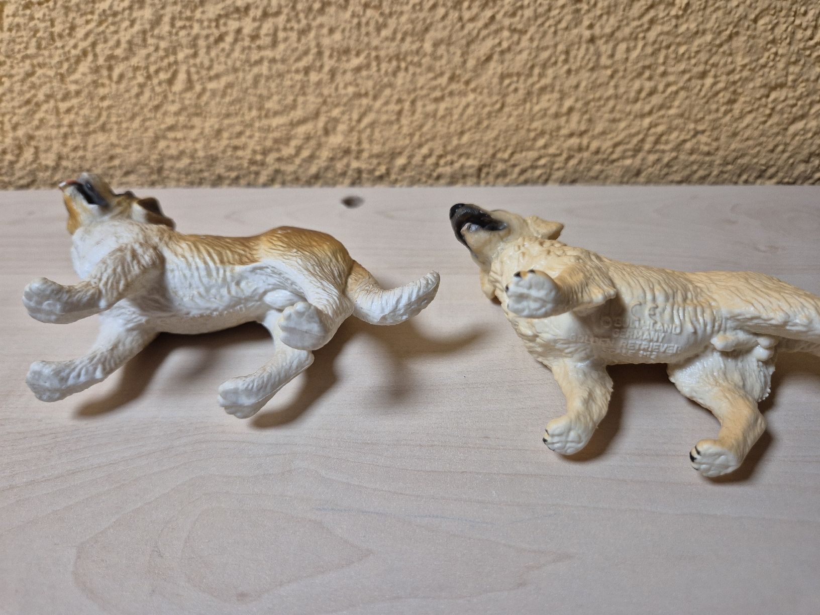 Bullyland Statuette: Bully Figuren Golden Retriever & Bernhardiner – Usato da Utzenstorf venduto da Oddy 1