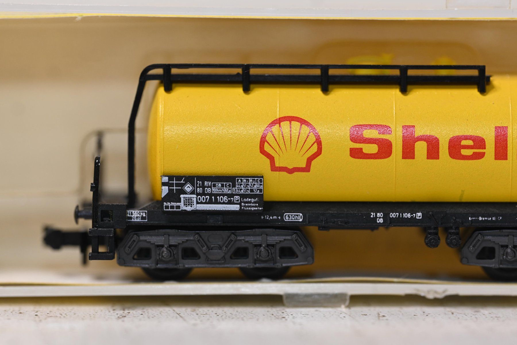 Trix Modellini di ferrovie: Kesselwagen Shell Minitrix Spur N mit OVP – Usato da Laupen ZH venduto da Zmoewe 1