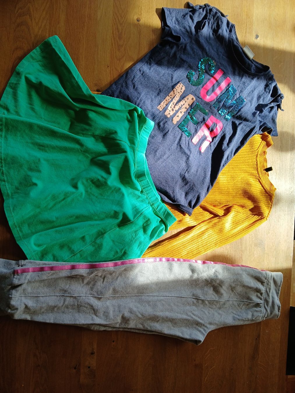 Lotti & Set di vestiti: Kleiderpaket Mädchen Gr. S: Tom Tailor, Adidas, H&M – Usato da Kleindöttingen venduto da Christina22