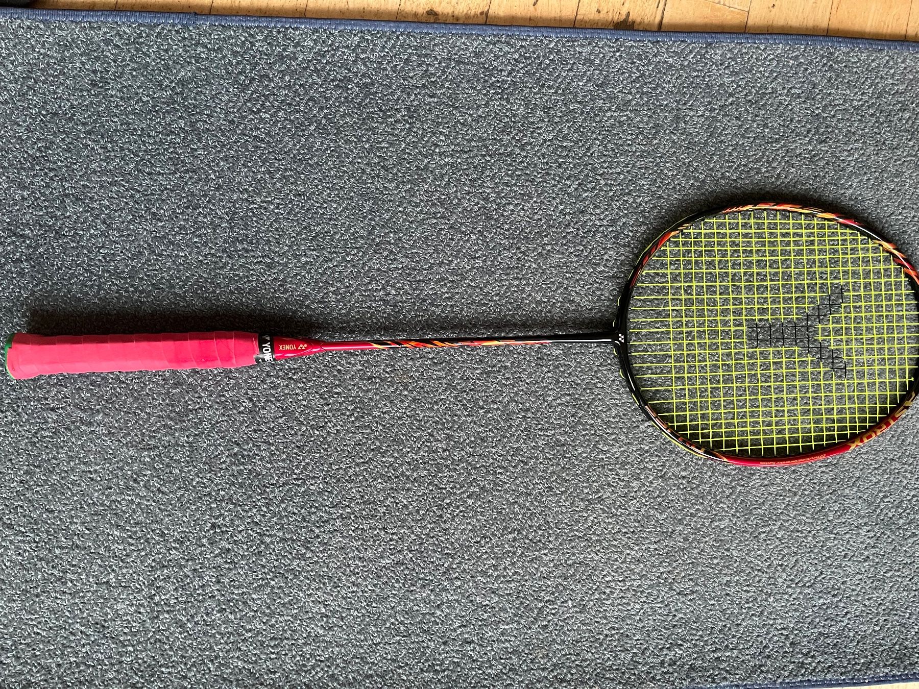 Yonex Racchette: Badmintonschläger Yonex Astrox 99 Pro Cherry Sunburst – Usato da Bern venduto da Moritz80