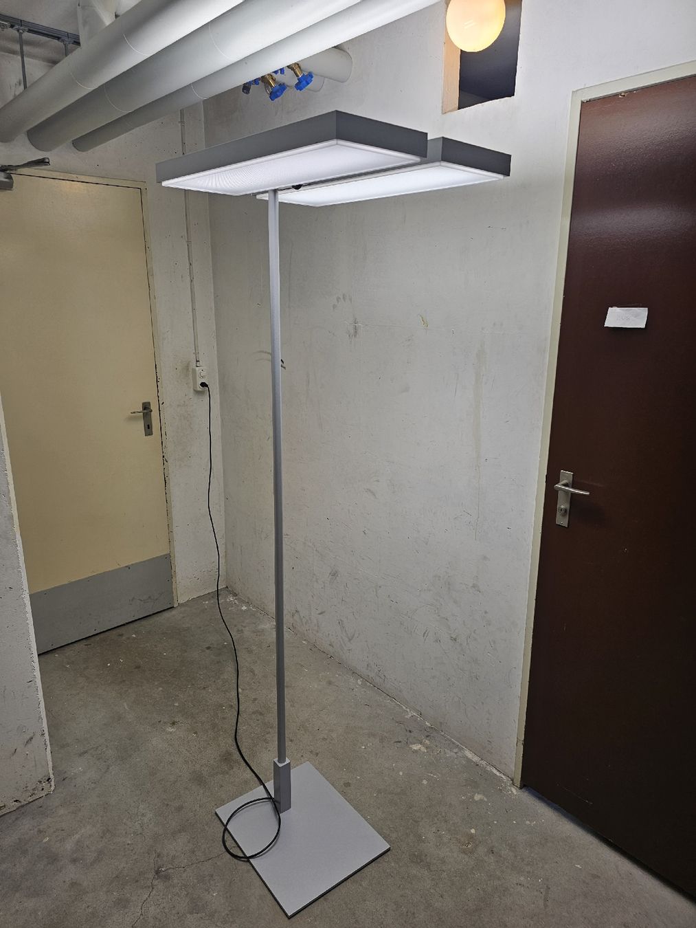 Regent Lampade: StehLeuchte Level LED 4000K Silber – Usato da Münchenstein venduto da LightingPRO