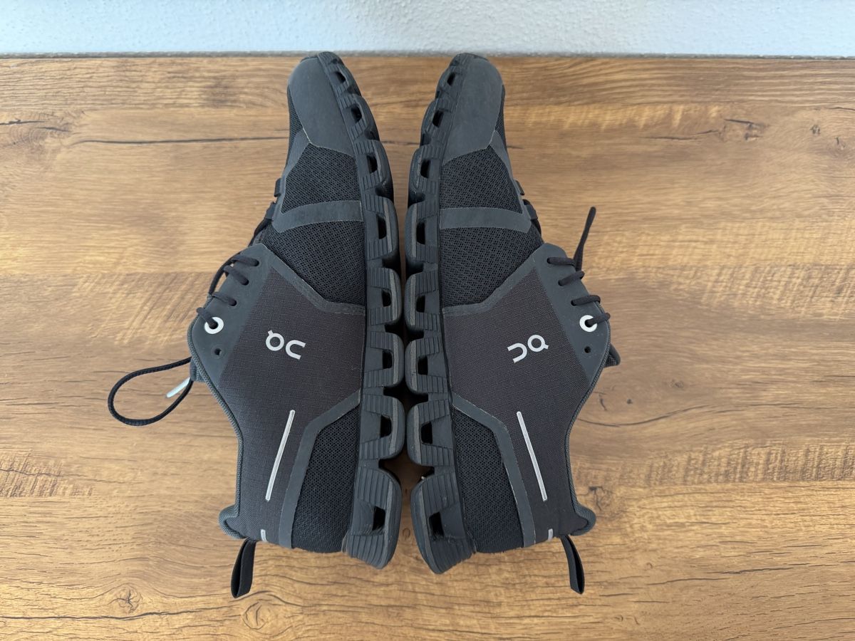 On Scarpe da uomo: Chaussures On Running Cloud Waterproof noir taille 41 – Usato da Brügg BE venduto da Goob 6