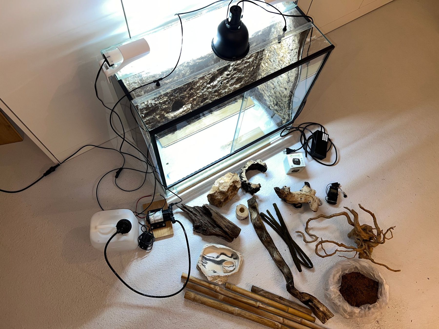 Terrario: Terrarium mit viel Zubehör – Usato da Hohenrain venduto da Anirob 1