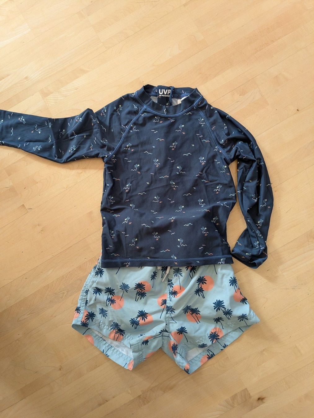 Lotti & Set di vestiti: Badekleidung mit UV-Schutz Gr. 98 – Usato da Bern venduto da macsandra