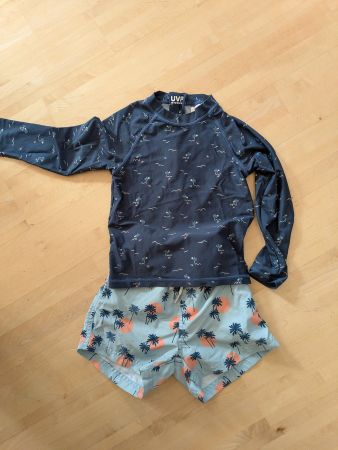 Badekleidung mit UV-Schutz Gr. 98