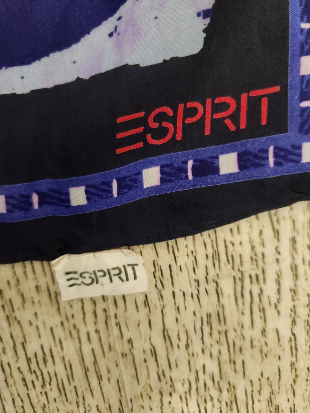 Esprit Foulard & Sciarpe: Foulard Esprit 100% Soie multicolore  – Usato da Niedergösgen venduto da Eva2410 1