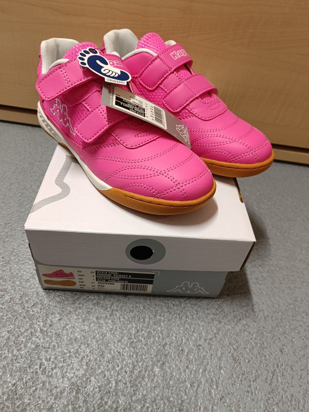 Kappa Scarpe per ragazze: Neue Kappa Hallenschuhe Grösse 33 – Nuovo e nell'imballaggio originale da Wohlen AG venduto da Fabe3