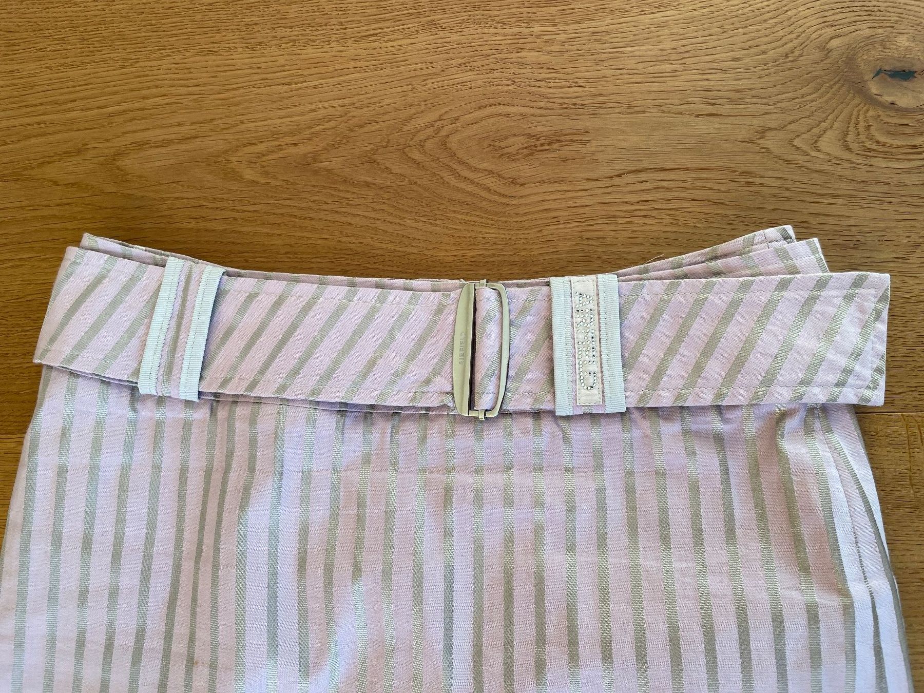 Airfield Gonne: AIRFIELD Rock rose/beige Gr.36 mit GRATIS Bluse – Usato da Hämikon venduto da schneider.petra 3