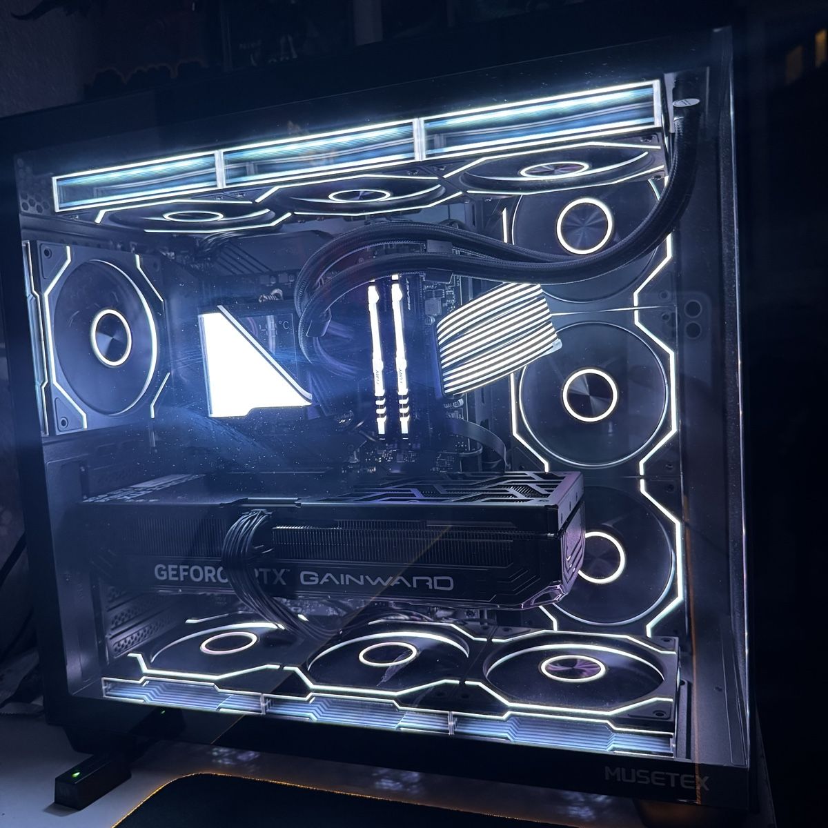 Nvidia PC: Gaming Pc RTX 4070 Ti (Neu) – Nuovo (secondo la descrizione) da Cham venduto da Dzhurswitz 7