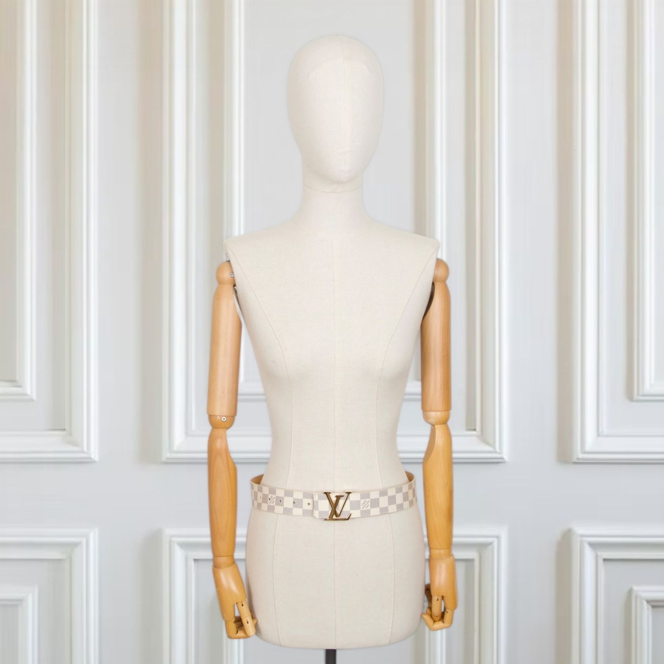 Louis Vuitton Gürtel: Louis Vuitton Initiales Damier Azur Gr. 80 – Gebraucht aus Binningen von Designerlabels 1