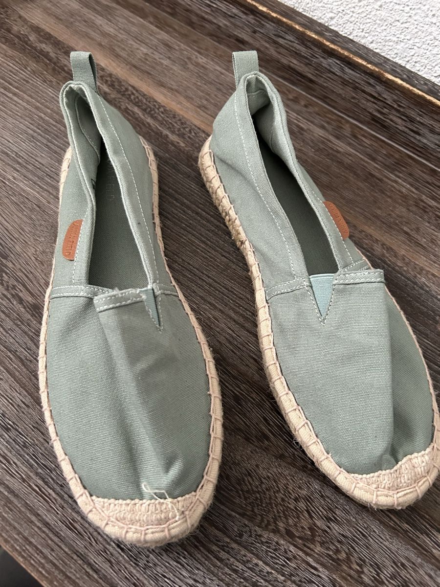 Chaussures femmes: Sommer Espadrilles, hellgrün  Neu  – Neuf (Voir description) à Beringen par Sternli650 1
