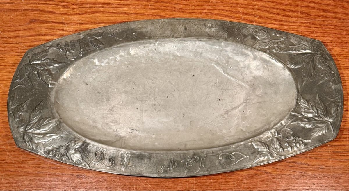 Piatti di portata: Vintage Pewter Tray, Fish Serving 1900s – Usato da Lausanne venduto da artnouveau04