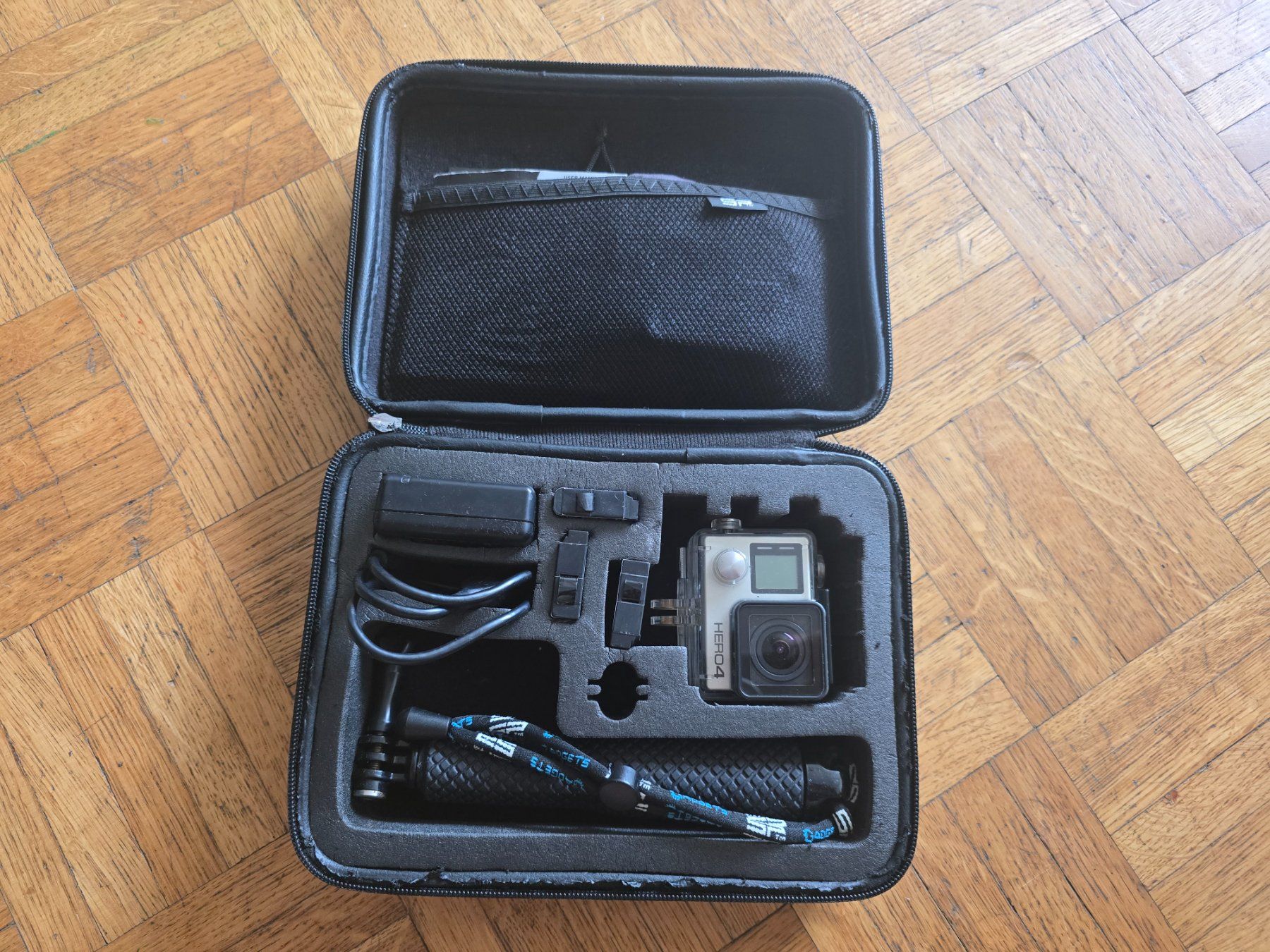 Gopro Action Cam: Gopro Hero 4 + Unterwassergehäuse, Zubehör – Usato da Zürich venduto da H44 1