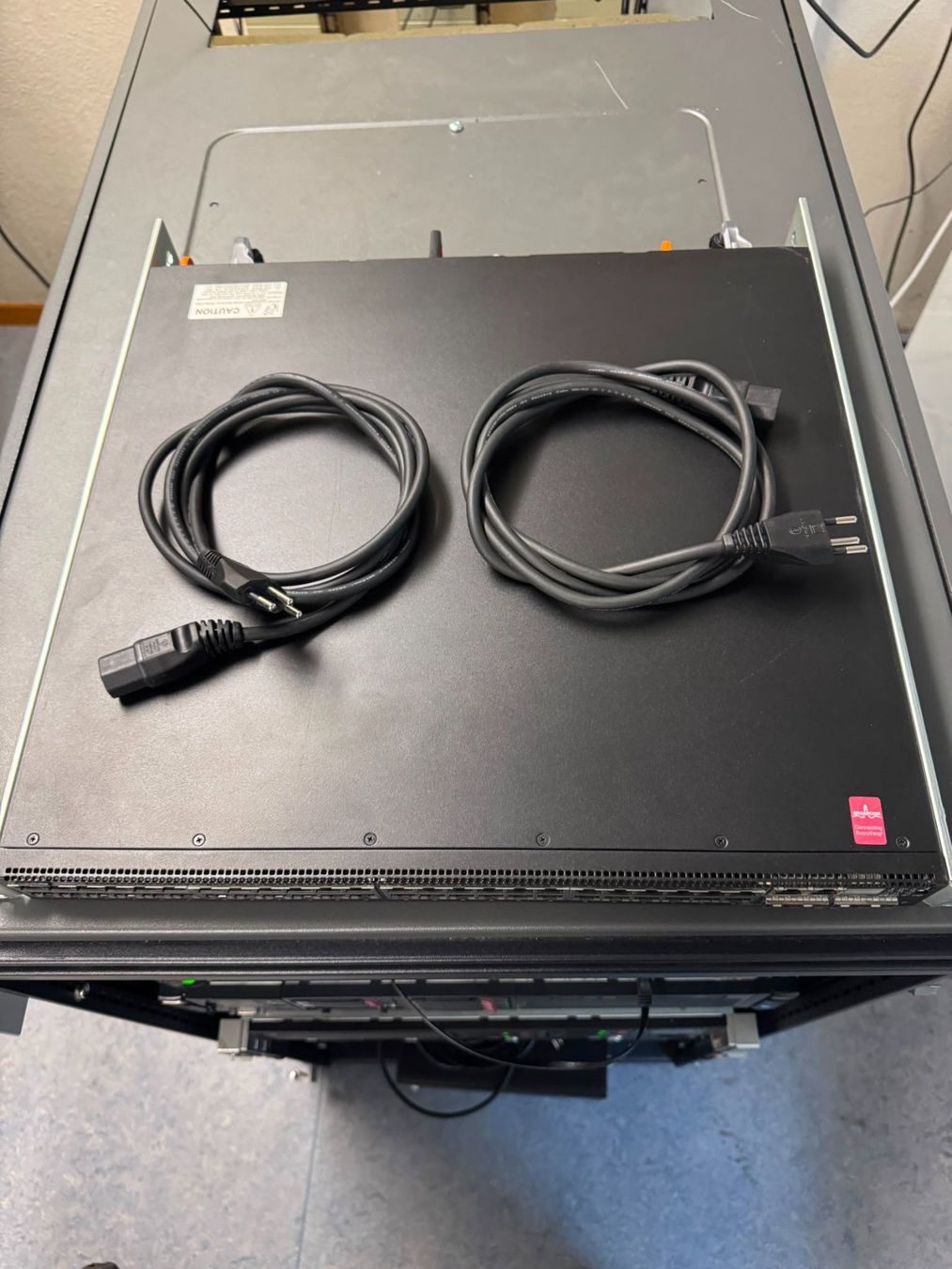 Dell Hubs & Switches: Dell EMC N3048EP-ON – D'occasion à Schaffhausen par gvs-it 2