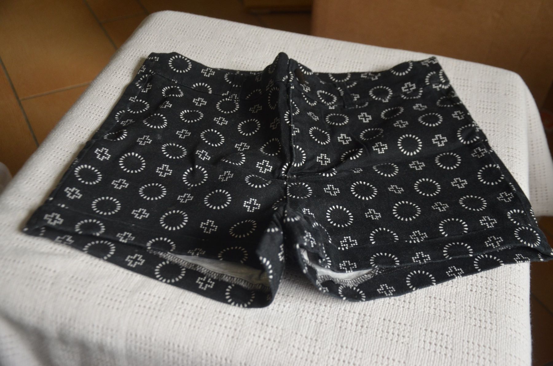 Pantaloni: TAILLE 36 - KURZ HOSE – Usato da Chiasso venduto da Dolly015