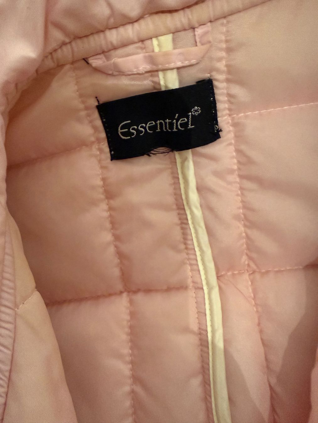 Gilets: ESSENTÍEL DAMENWESTE – D'occasion à Zürich par flo_7cvq 1
