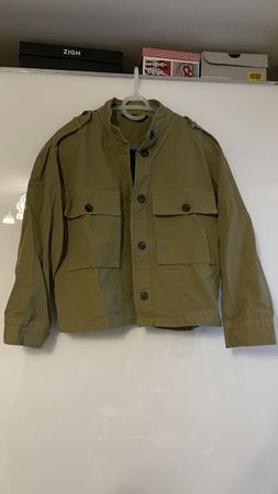Olivgrüne Jacke von Zara