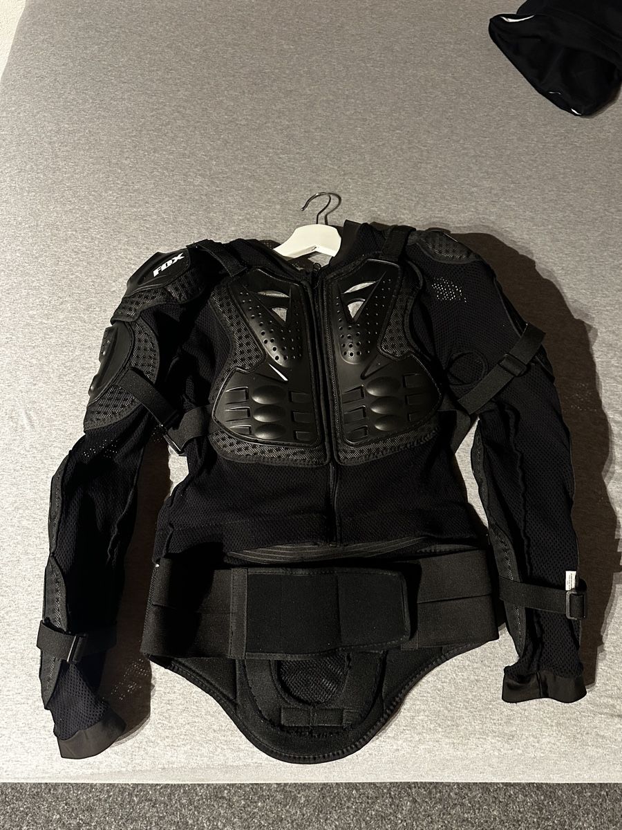 Fox Schutz & Schoner: Protektorenjacke Fox schwarz – Gebraucht aus Weier im Emmental von dom_k