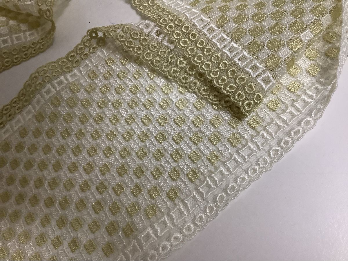 Stoffe: Elegante bestickte Spitze 13,5cm breit – Neu (gemäss Beschreibung) aus Winterthur von tat_ky5h 1