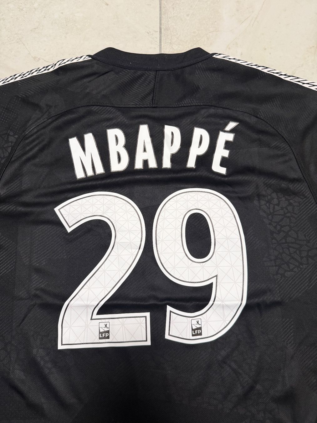 Canottiere & Pantaloni: PSG Paris Saint-Germain Trikot Mbappe 29 – Nuovo (secondo la descrizione) da Bronschhofen venduto da leo_99hp 5