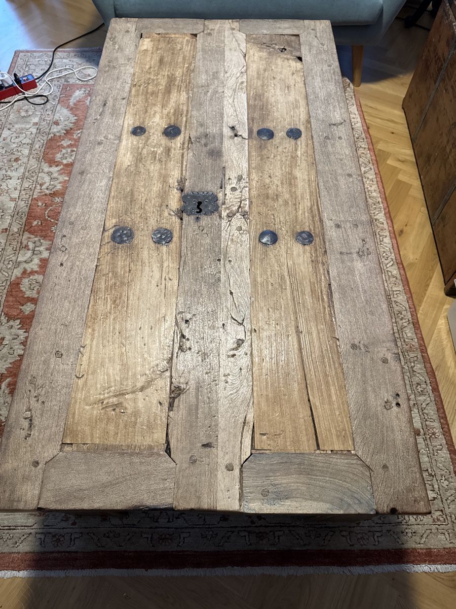 Tavoli: Solid wood coffee table made from reclaimed door, rustic loo – Usato da Bülach venduto da Suters0403 3