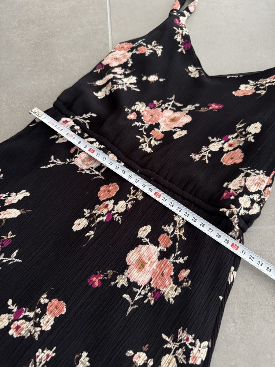 Only Kleider: Kleid ONLY Blumenmuster Schwarz Grösse 34 – Gebraucht aus Frick von Cirilla 3