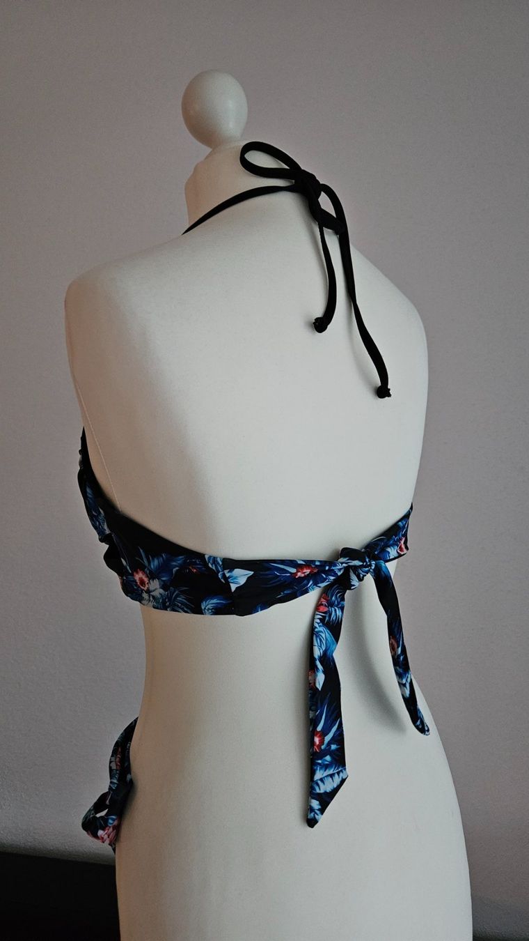 Badekleider & Bikinis: Swimwear / Badeanzug / Badekleid – Gebraucht aus Bülach von Recherchieren 5