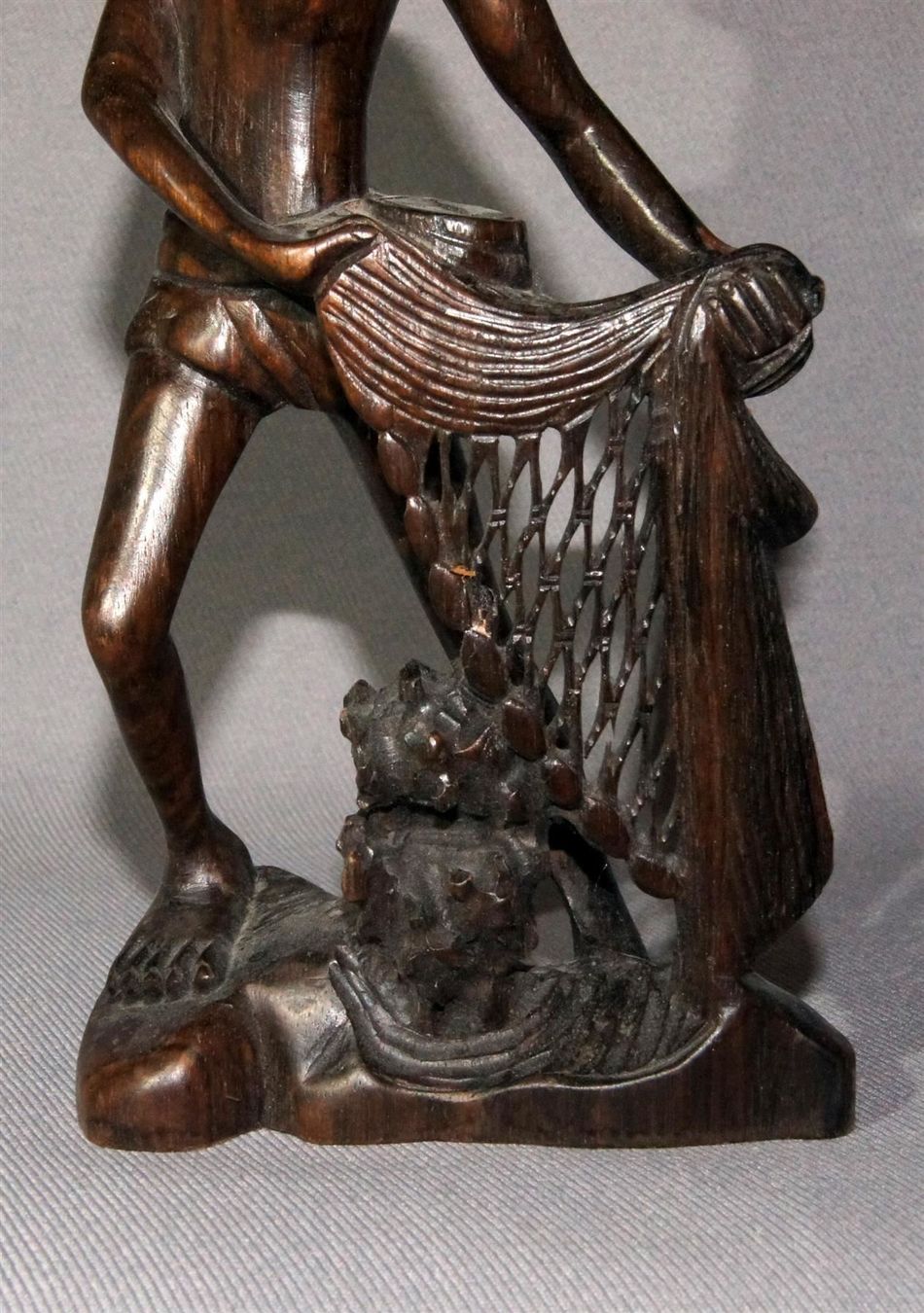 Skulpturen & Statuen: Fischer mit Netz - sehr feine Schnitzerei – Gebraucht aus Geroldswil von ARTEFACTO 4