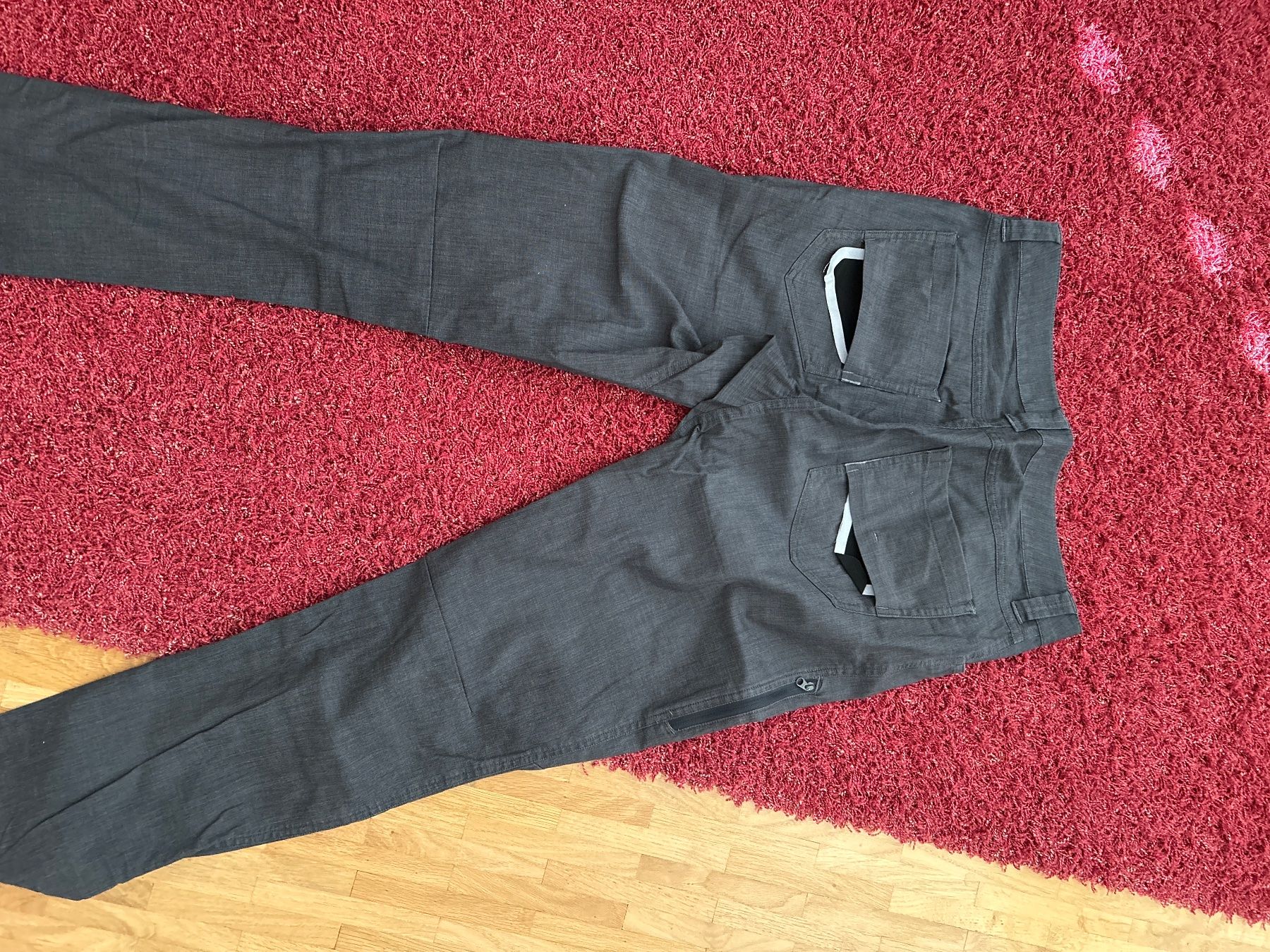 Arcteryx Pantaloni: Pantalons Arc'teryx Hommes Gris Taille 32 – Usato da Biel/Bienne venduto da ponpon_bleu 3