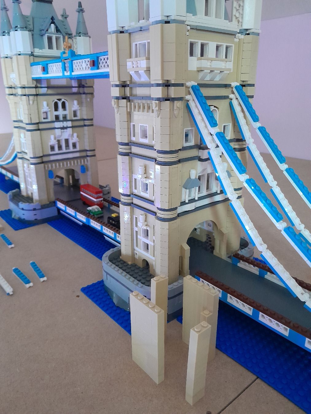 Lego Baukästen: lego 10214 le Tower Bridge complet avec  kit eclairage et ad – Gebraucht aus Meyrin von chr_r8v5 4