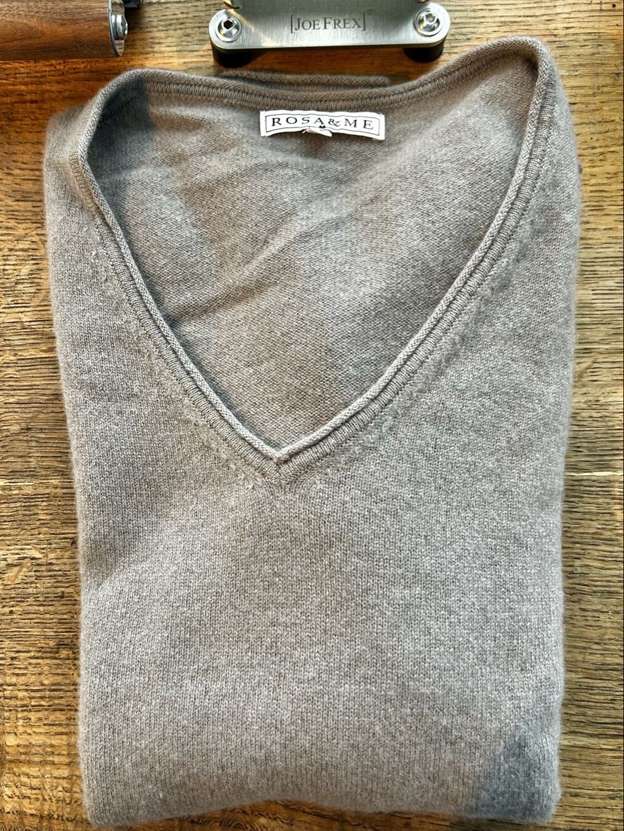 Maglioni & Felpe: Kaschmir Pullover V-Ausschnitt braun Grösse L – Usato da Zürich venduto da Leakru93 5