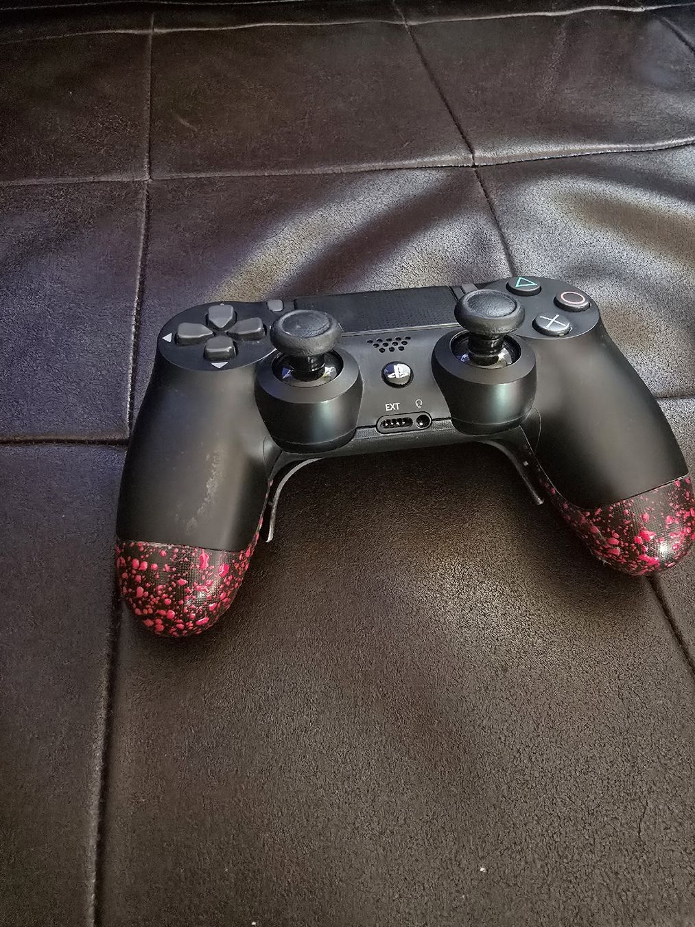 Sony Konsolen: PS4 Controller Schwarz – mit 2 Paddles – Gebraucht aus Bronschhofen von dvnb 4