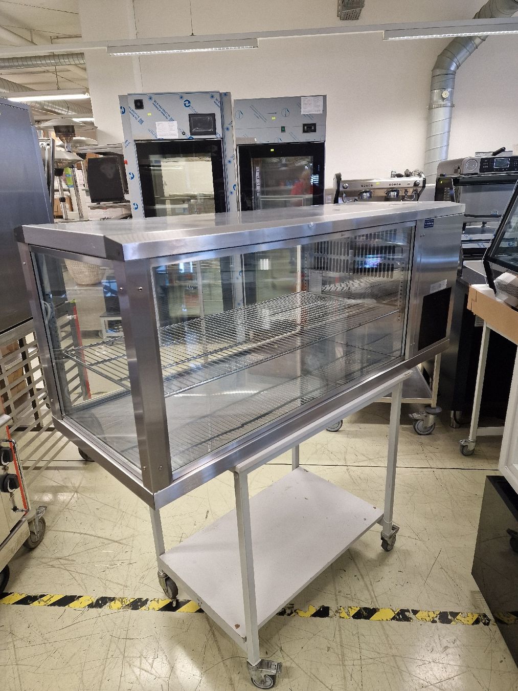 Allestimento di negozi e stand fieristici: Kühlvitrine – Usato da Niederwangen BE venduto da HasGastrobedarf 1